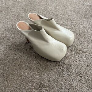Bottega Veneta Cream Leather Mules